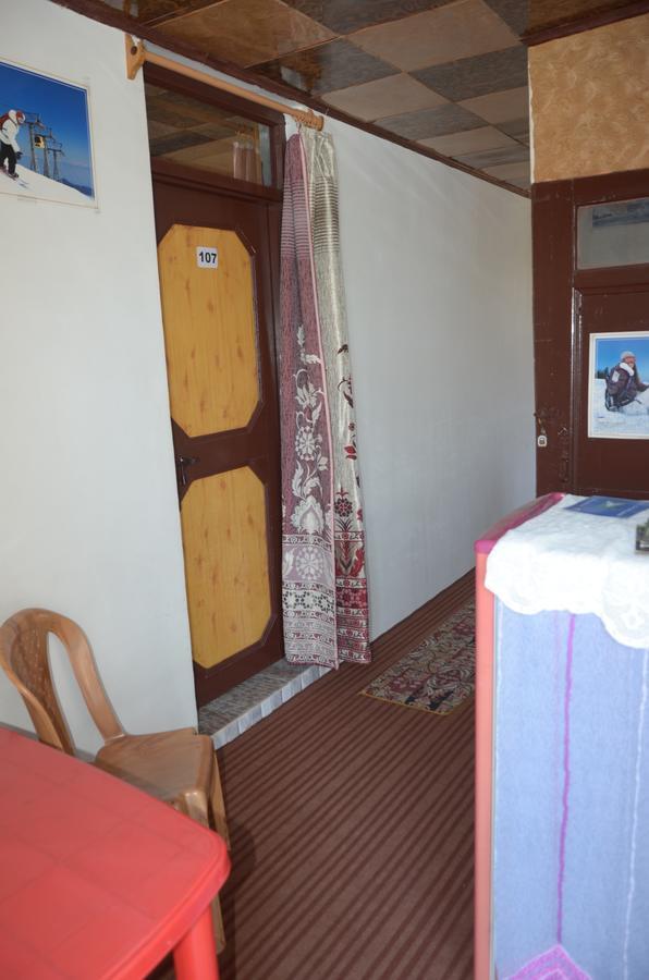 Howrah Guest House Srīnagar Exteriér fotografie