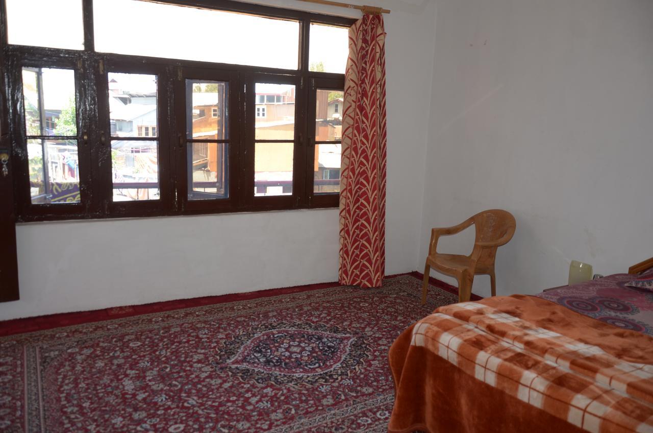 Howrah Guest House Srīnagar Exteriér fotografie